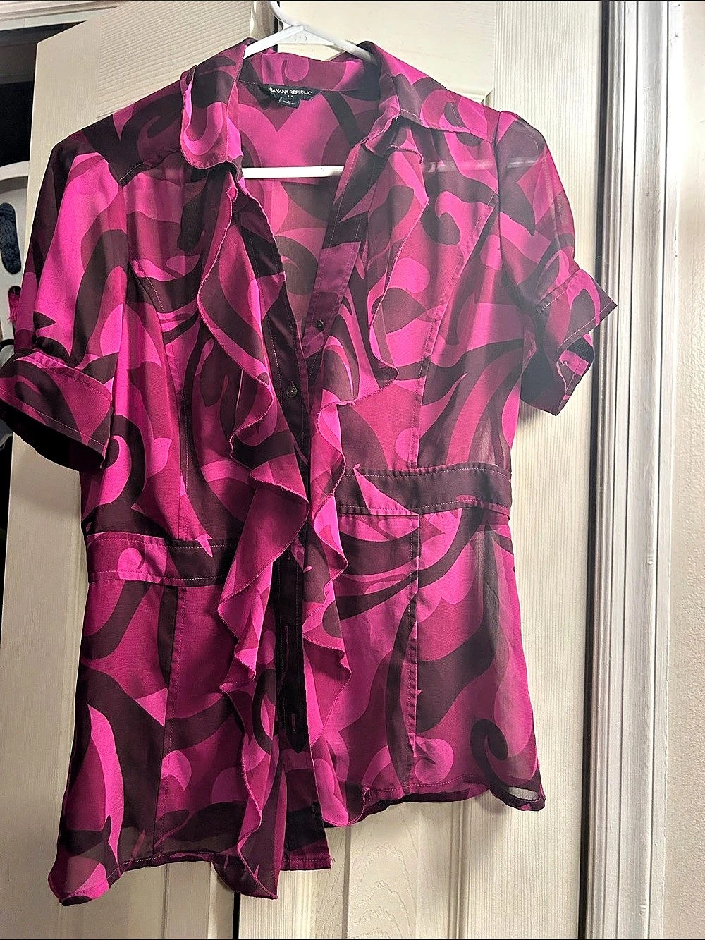 Banana Republic Abstract Ruffle Blouse in Pink & Purple Size Medium